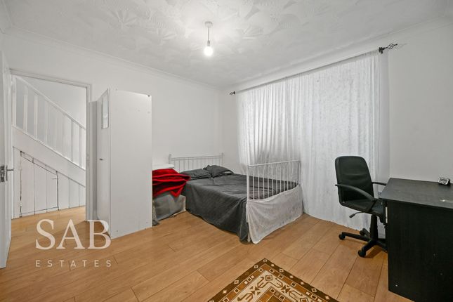 232 Allenby Road, Southall photo 3
