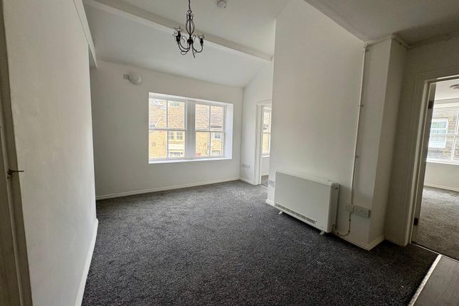 Flat 2, 9, Fountain Street, Bradford photo 3