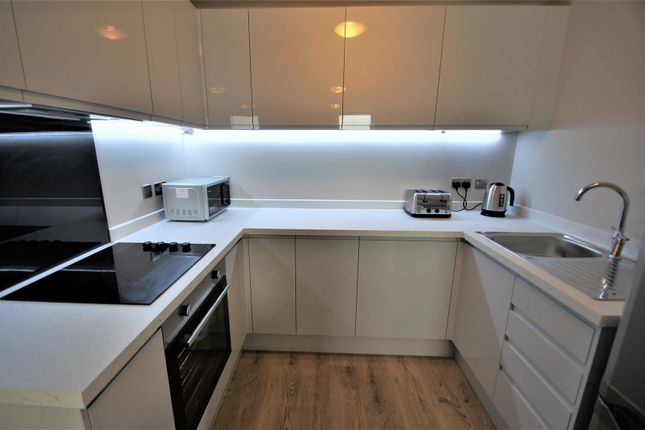 303 Quay Central, 9 Jesse Hartley Way, Liverpool photo 2