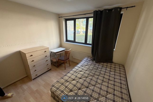 Summerwood Road R, Isleworth photo 2