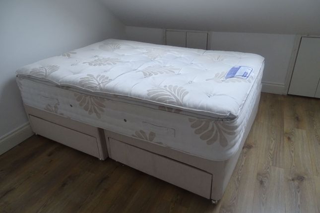 21 Uxbridge Road, Feltham photo 5