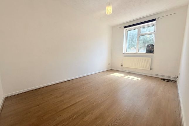 43, Wood Common, HATFIELD photo 3