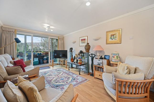 15, Romulus Court, 1, Justin Close, Brentford photo 2