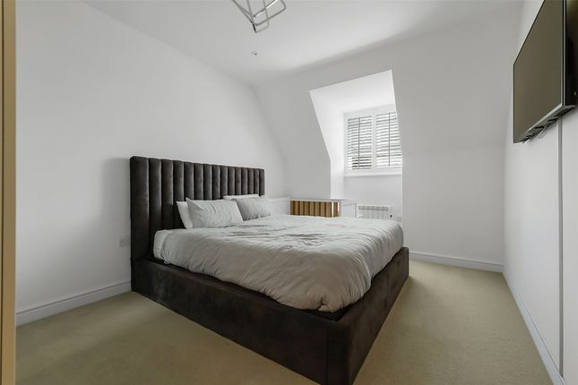 Flat 7, Abbey Court, 59, Hatchlands Road, Surrey photo 4