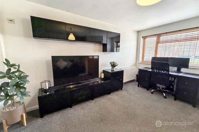 90 Shakespeare Drive, Nuneaton, Warwickshire photo 2
