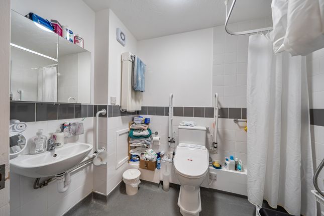 8, Maple Court, Pinner photo 4