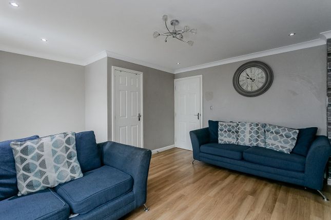10, Burnbrae Pend, Bonnyrigg photo 4