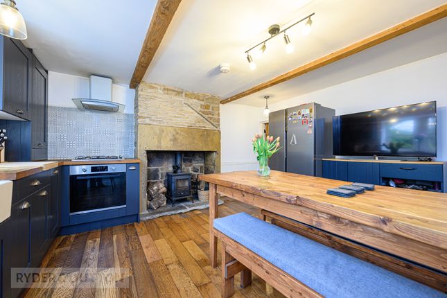24, Taylor Hill Road, West Yorkshire photo 2