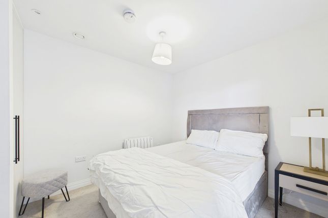 102, Lumina, Camberley photo 5