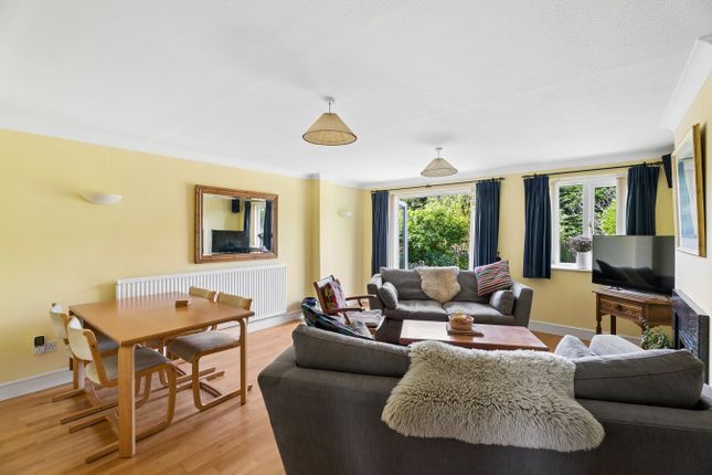 16, Captain Cook Close, Chalfont St Giles photo 4