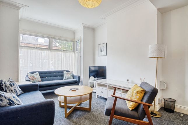 131, Ash Road, Leeds photo 2