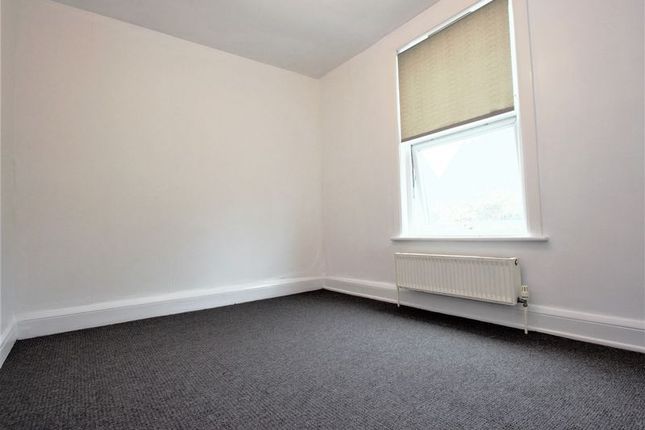 18, Latymer Road (Flat B), London photo 2