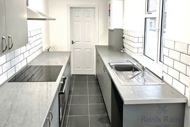 35, Selwyn Street, Staffordshire photo 3