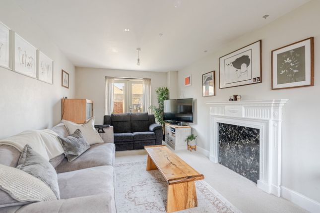 7 Roseblade Walk, Tetbury photo 2
