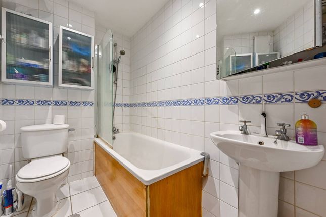 Flat for sale in Canonbury Street, Islington, London