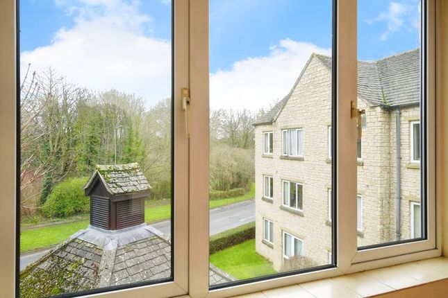 Flat for sale in Windrush Court, Witney