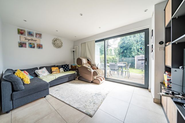 Town house to rent in Wayside Mews, Maidenhead