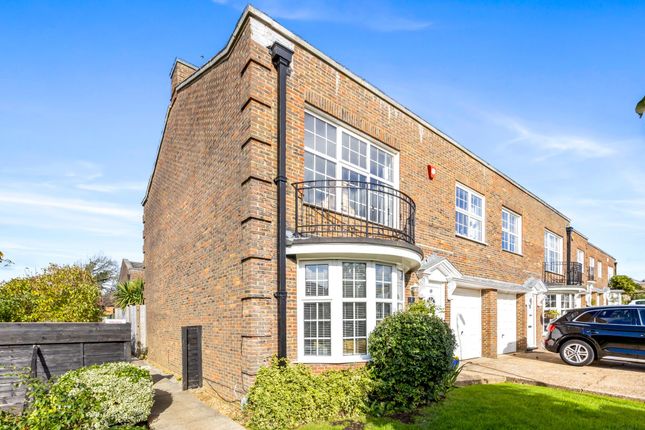 5 Kestrel Close, Hove photo 2