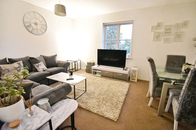 61 Halcyon Close, Witham, Essex photo 3