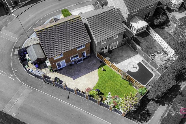 33, Langer Close, Burton on Trent photo 3
