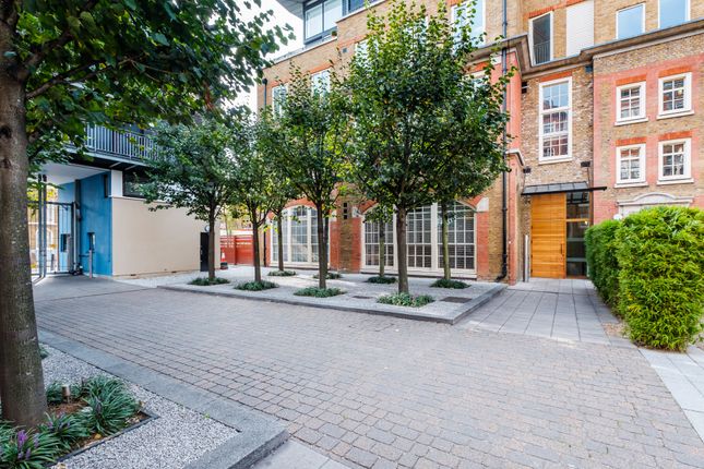 Flat for sale in Stepney City Apartments, Whitechapel