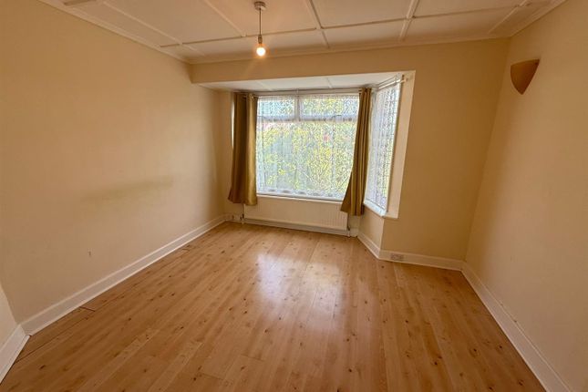 5, Ian Square, Enfield photo 2