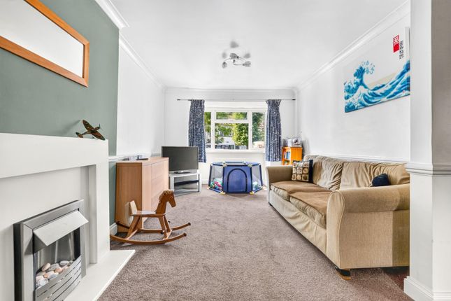 22, Ravenor Park Road, Greenford photo 2