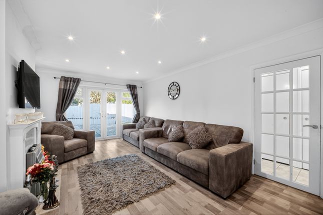 26, Norman Close, Gillingham photo 4