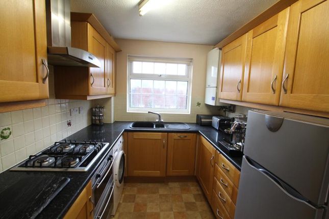 14, Japonica Close, Woking photo 2