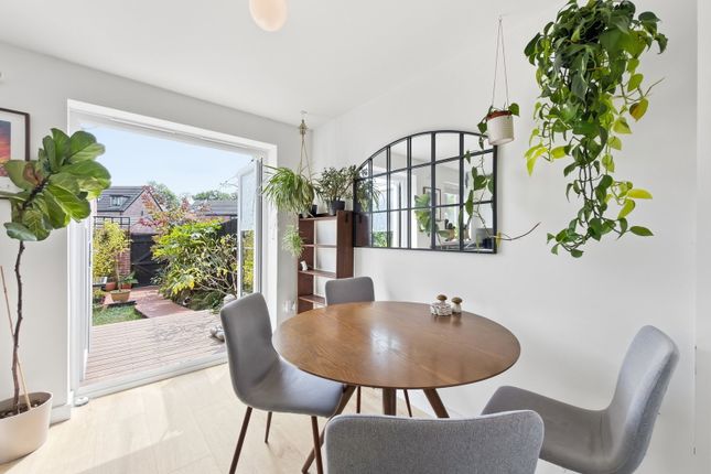 7, Gwern Catherine, Cardiff photo 3