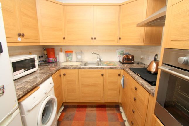 1 bed property for sale in Farm Close, Staines-Upon-Thames TW18