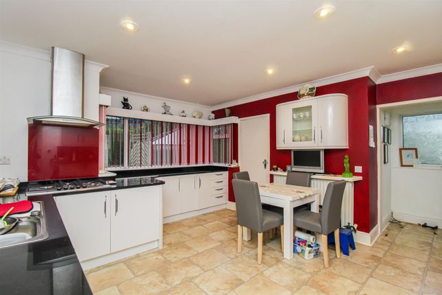 276, Potovens Lane, Wakefield photo 2