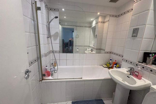 Flat 223, Platinum House, Lyon Road, Harrow photo 4