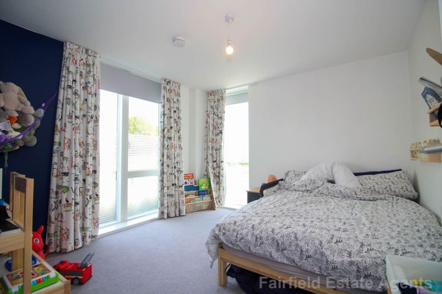 Flat 7, Dapple Court, Watford photo 4