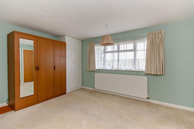 Tideswell, Vyne Road, Tadley photo 4