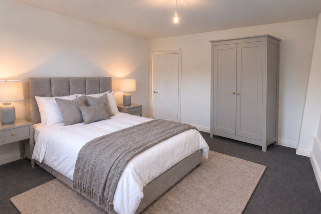 8, High Road, Loughton photo 2