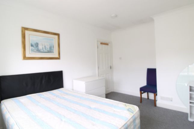 2, Beechtree Avenue, Englefield Green, EGHAM photo 5