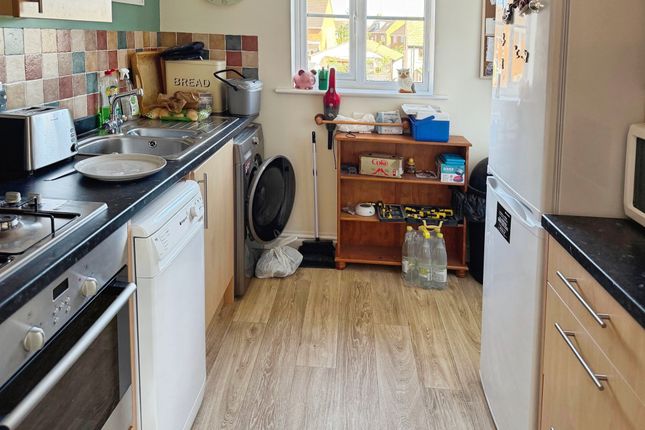4, Silverstone Road, Bourne photo 2