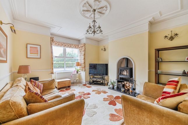 35, Cherry Orchard, Lichfield photo 3