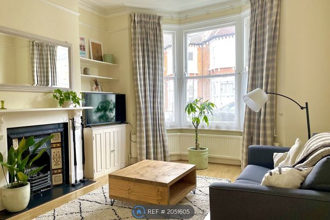 Flat to rent in Stormont Road, London
