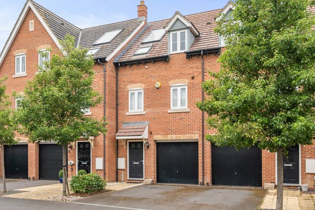 Thumbnail Town house for sale in Corbetts Way, Thame