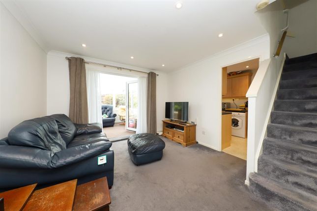 11, Newcombe Rise, West Drayton photo 2