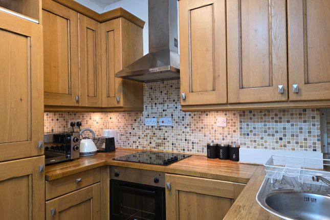 Flat 2, 2 Warwick House Street, Greater London photo 3