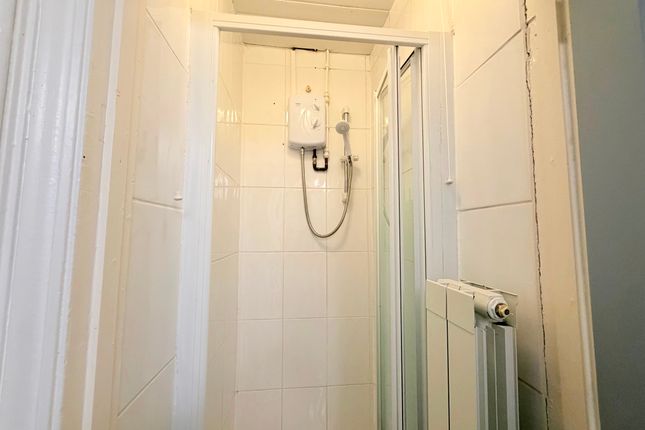 Room 4, 13 Finsbury Terrace, Swansea photo 2