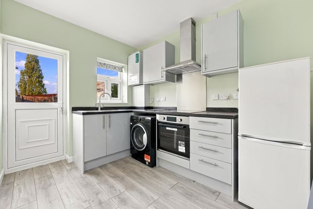 133B Chelmer Crescent, Barking and Dagenham photo 4