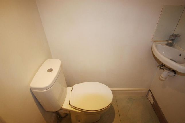 310, Western Avenue, London photo 5