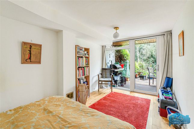 106, Holders Hill Road, London photo 2