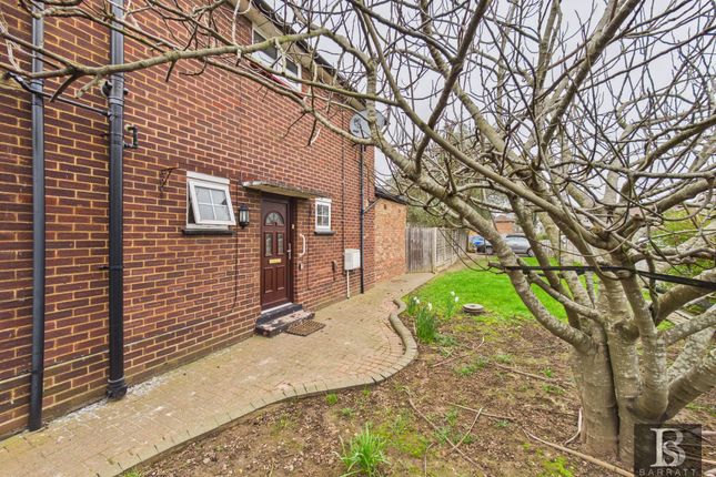 54 Washington Drive, Slough photo 2