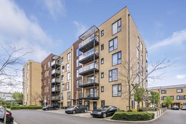 Thumbnail Flat for sale in Silverworks Close, Edgware