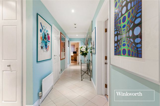 Flat 2, 80, Hendon Lane, London photo 2